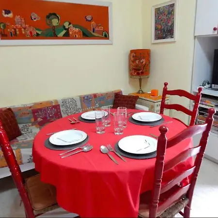 A Convenient In The Center Of The City